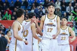 Bóng rổ đồng đội! Chiến đấu đơn viện trợ Quảng Hạ một lần dẫn trước 40 điểm, 33 điểm, đội bóng đứng thứ hai trong mùa giải.